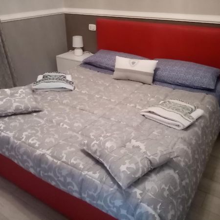 Casa Vacanza Rosariomaria เรอัลมอนเต ภายนอก รูปภาพ