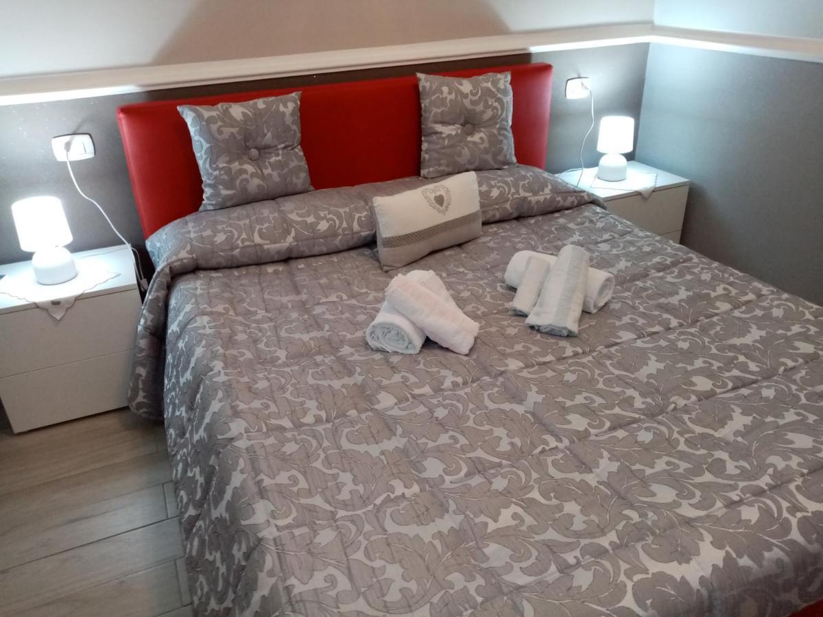 Casa Vacanza Rosariomaria เรอัลมอนเต ภายนอก รูปภาพ