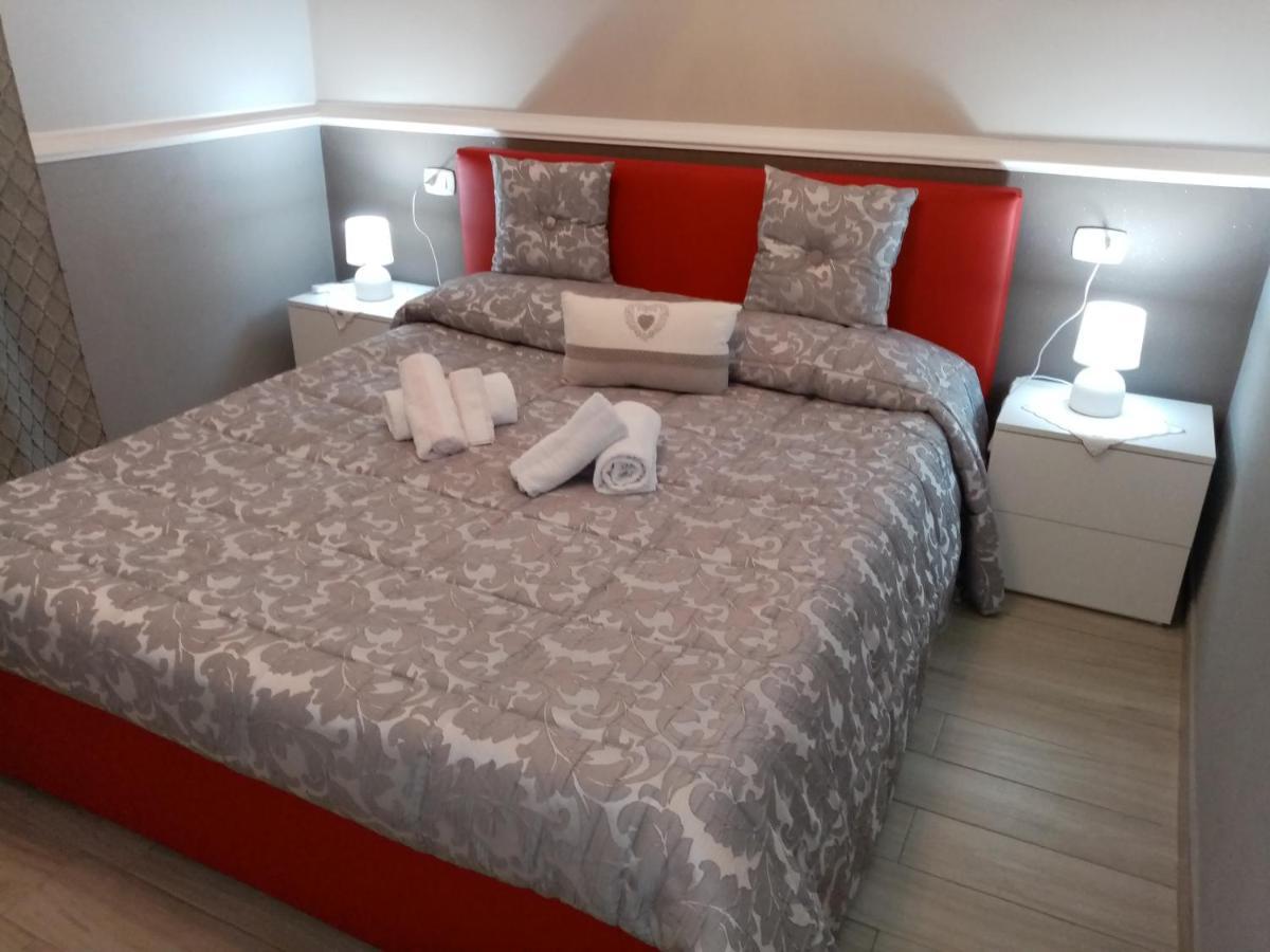 Casa Vacanza Rosariomaria เรอัลมอนเต ภายนอก รูปภาพ